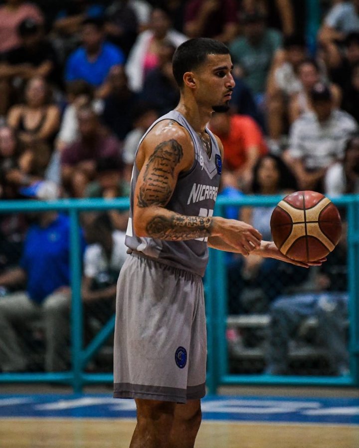 Isaac Peralta playing for the Nicaraguan National Team